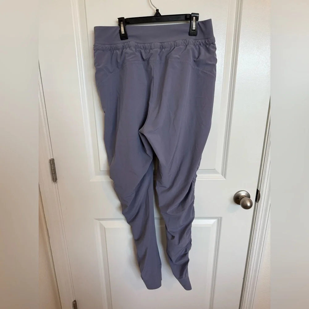 Athleta Atitude Pant Size 6 Tall